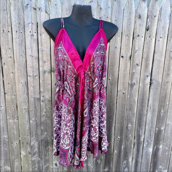 ALL DRESSES MARKED “👗” below are on a major sale! - Picture 2 of 11